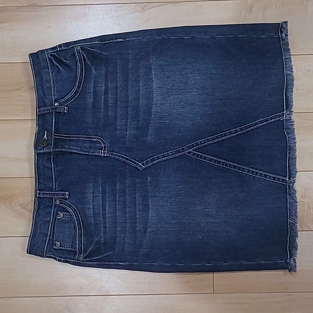 Earl jeans women's size 4 jean skirt